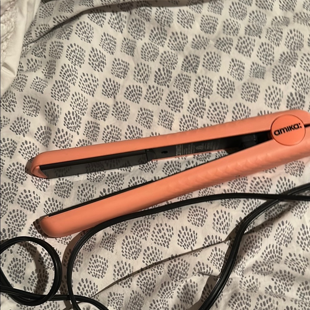Amika Pink Hair Straightener